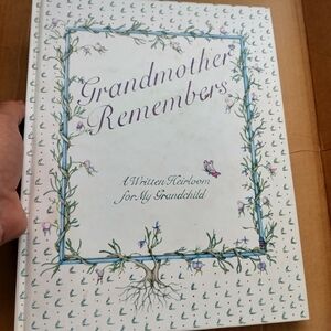 Grandmother Remembers: A Written Heirloom for my Grandchild Keepsake Memory Book